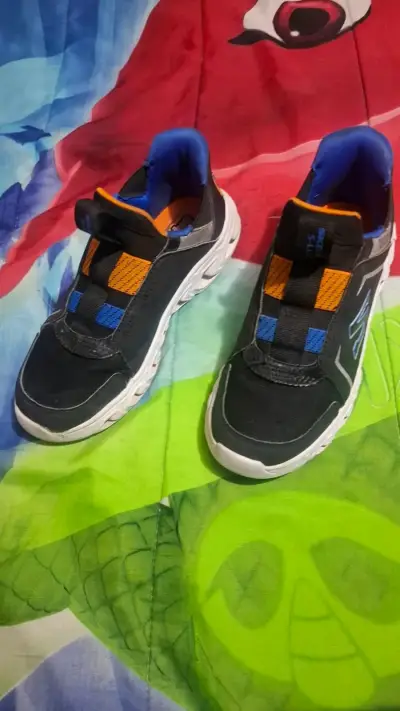 Zapatillas deportivas Skechers negras para niños - miniatura 1