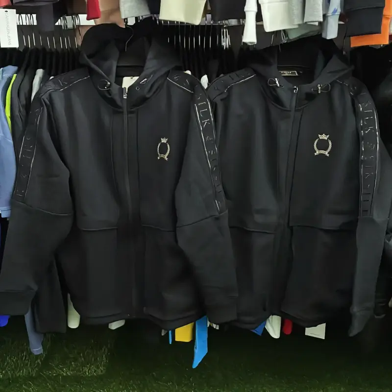 Polerón negro con capucha siksilk L - XL