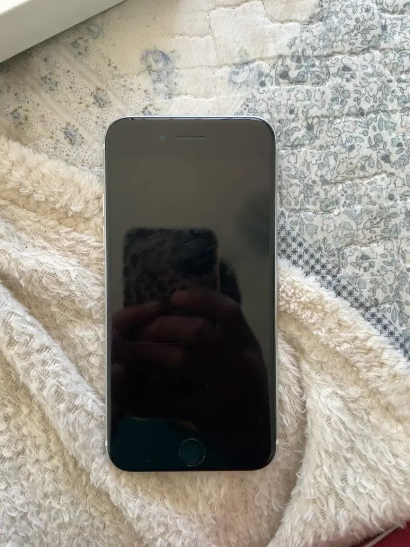 iPhone SE 2020 Usado - 3