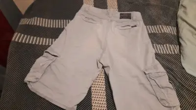 Bermudas cargo beige para hombre - miniatura 1