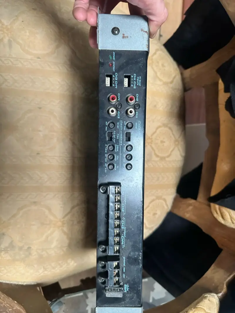 Amplificador Pyle 800W para auto - 2