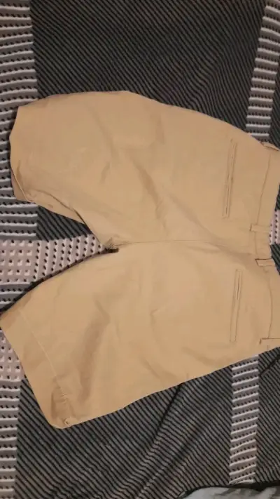 Bermudas beige para hombre casuales - miniatura 1