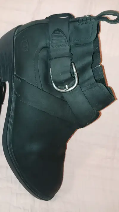 Botines negros UGG cuero con hebilla para mujer - miniatura 2