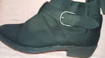 Botines negros UGG cuero con hebilla para mujer - miniatura 3