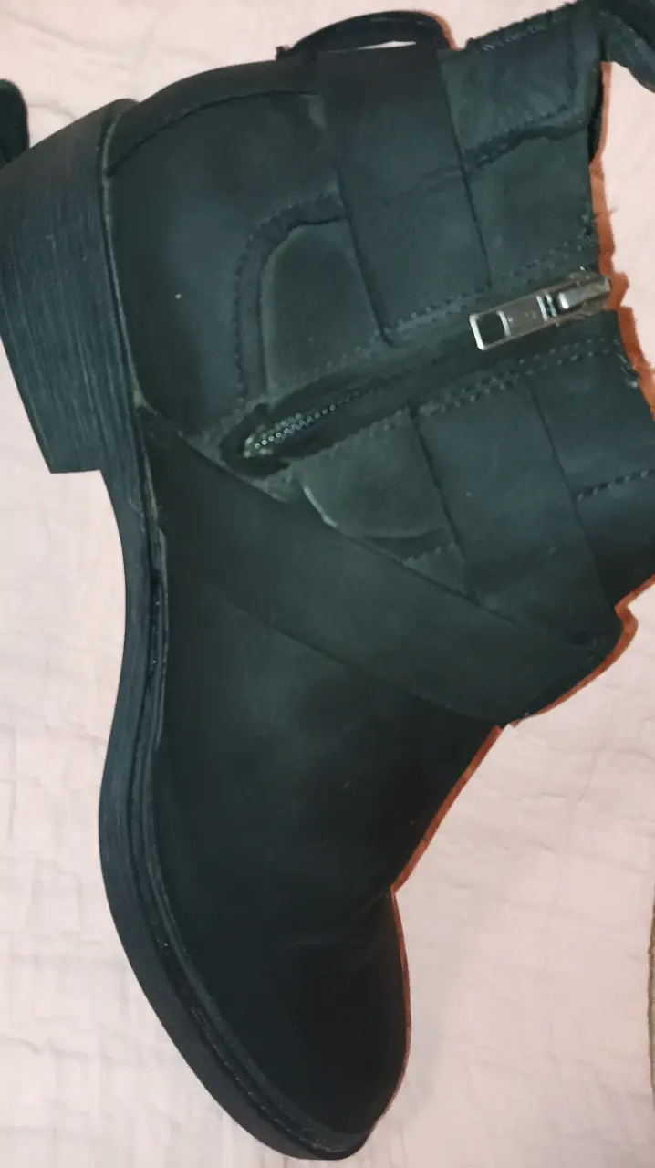 Botines negros UGG cuero con hebilla para mujer - 4