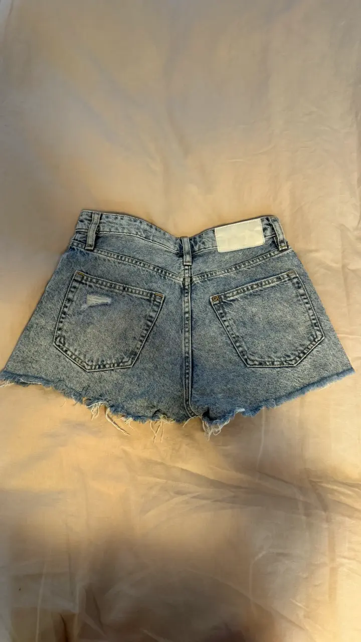 Shorts de mezclilla desgastados - 2