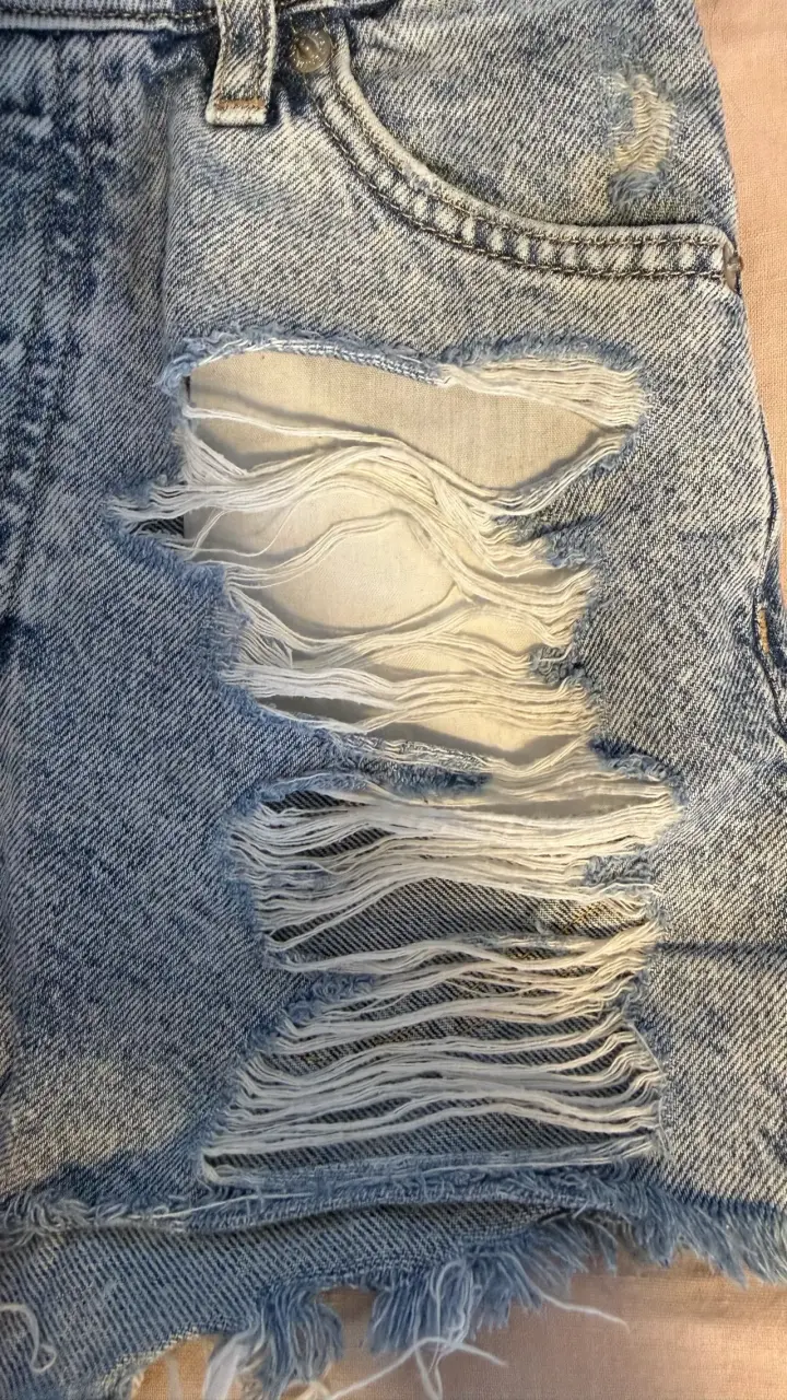Shorts de mezclilla desgastados - 3
