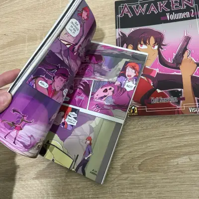 Comic Awaken Volumen 1 y 2 de Koti Saavedra - miniatura 2