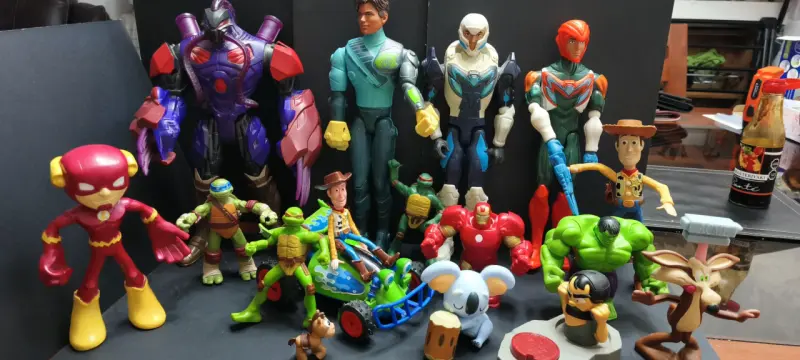 Lote de figuras de acción variadas - 1