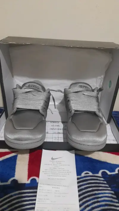 Zapatillas Nike plateadas de hombre - miniatura 1
