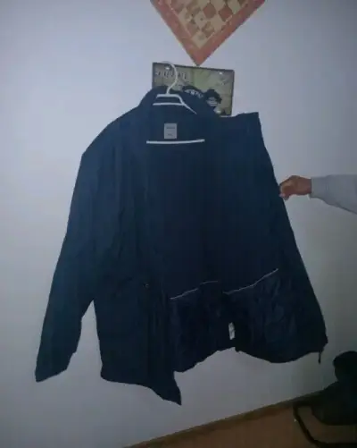 Chaqueta azul impermeable para hombre - miniatura 1