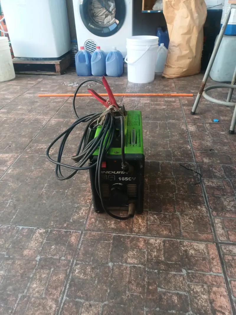 Soldadora Indura 165CV con cables - 1