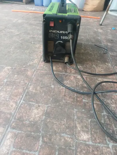 Soldadora Indura 165CV con cables - miniatura 2