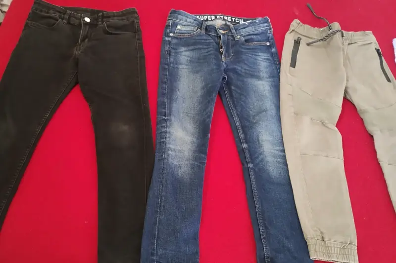 Lote de pantalones para niño en varios colores - 3