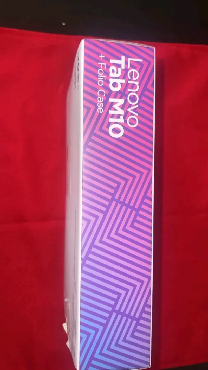 Tablet Lenovo Tab M10 con funda folio - 2