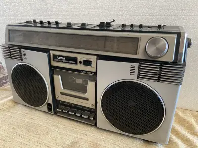 Radio cassette vintage Aiwa con altavoces - miniatura 3