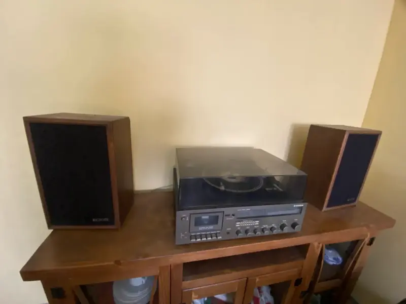 Tocadiscos vintage Kenwood con parlantes - 1
