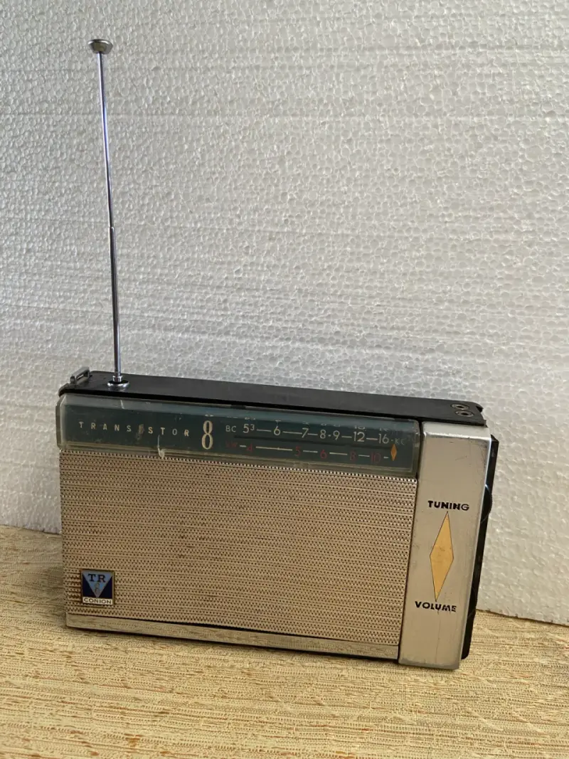 Radio vintage Conion TR-8 con antena - 1