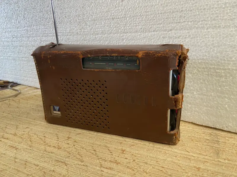Radio vintage Conion TR-8 con antena - 3