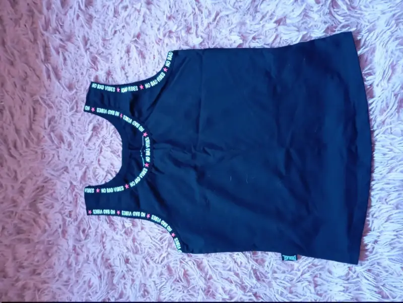 Polera negra sin mangas 'No Bad Vibes'