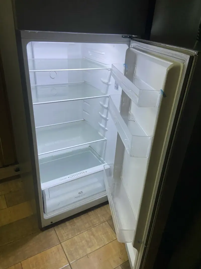 Refrigerador compacto en buen estado - 2