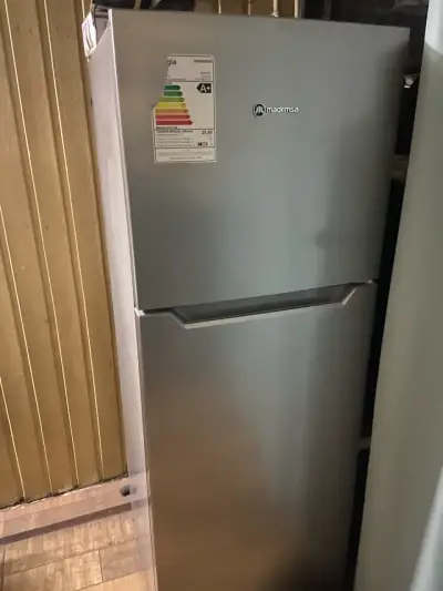Refrigerador compacto en buen estado - miniatura 3