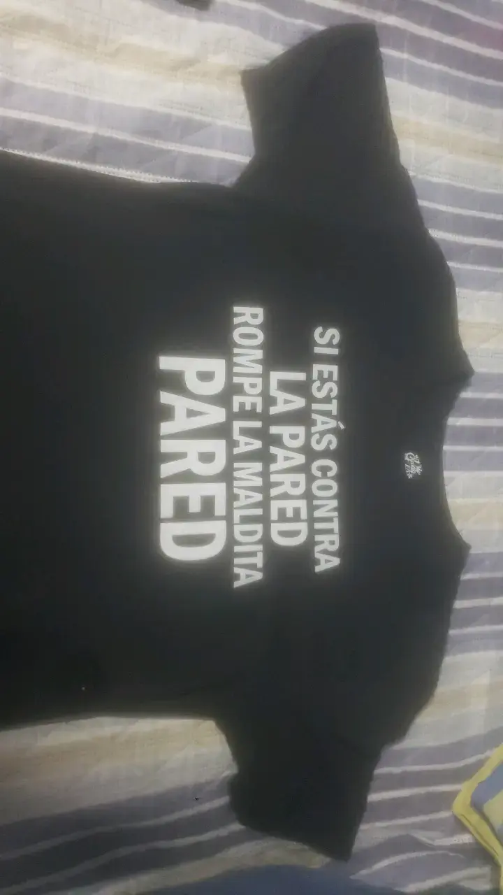 Polera Negra - Slogan - 1
