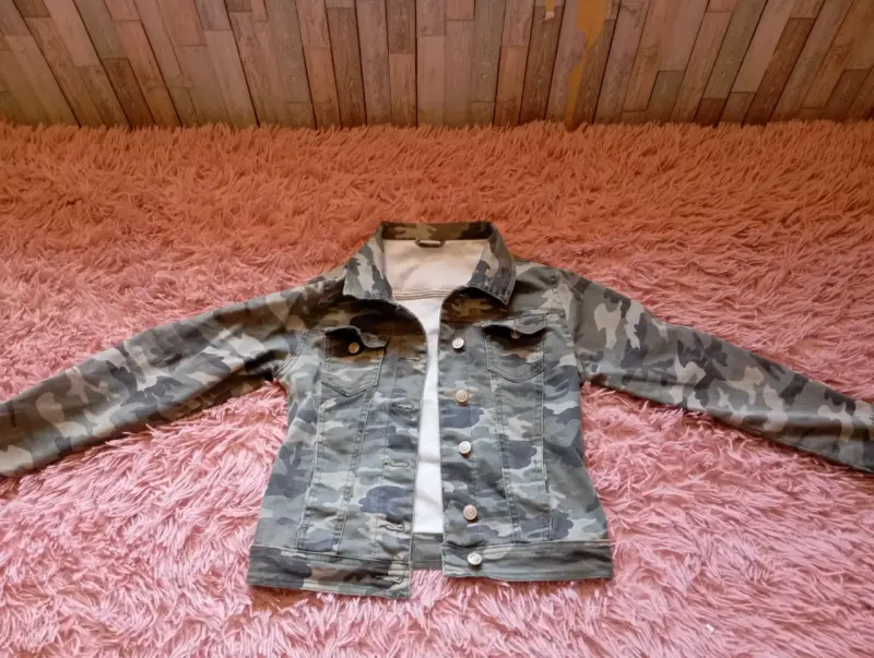 Chaqueta de mezclilla camuflada para niña - 1
