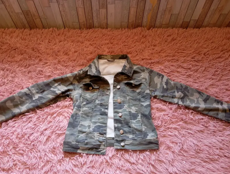 Chaqueta de mezclilla camuflada para niña - 2