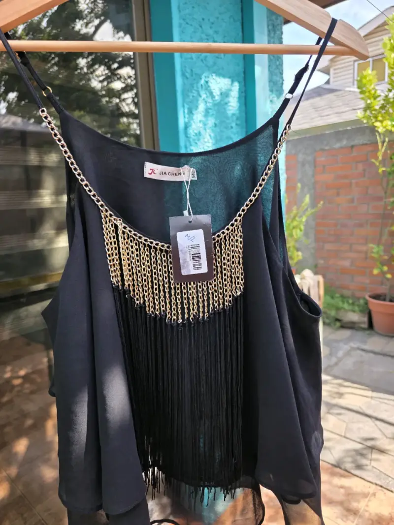 Blusa negra con cadenas Jia Chen - 1