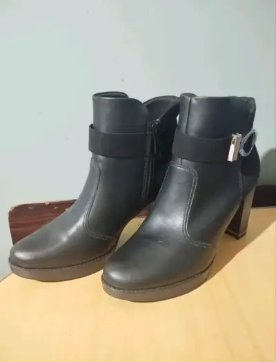 Botines negros con tacón alto talla 35 - miniatura 1