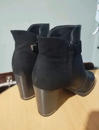 Botines negros con tacón alto talla 35 - miniatura 2