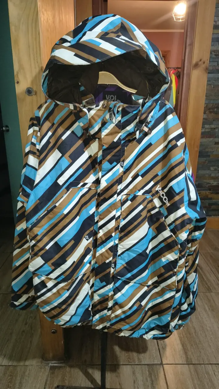 Chaqueta Volcom impermeable con capucha