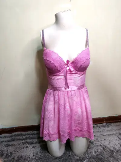 Baby doll de encaje rosa con lazo - miniatura 1