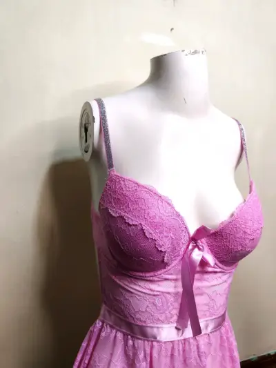 Baby doll de encaje rosa con lazo - miniatura 2