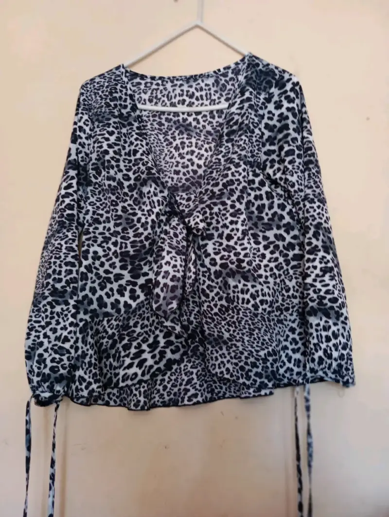 Blusa estampado animal print manga larga - 3