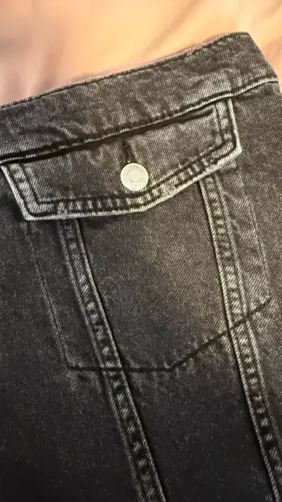 Falda short de mezclilla Zara negra desgastada - miniatura 3