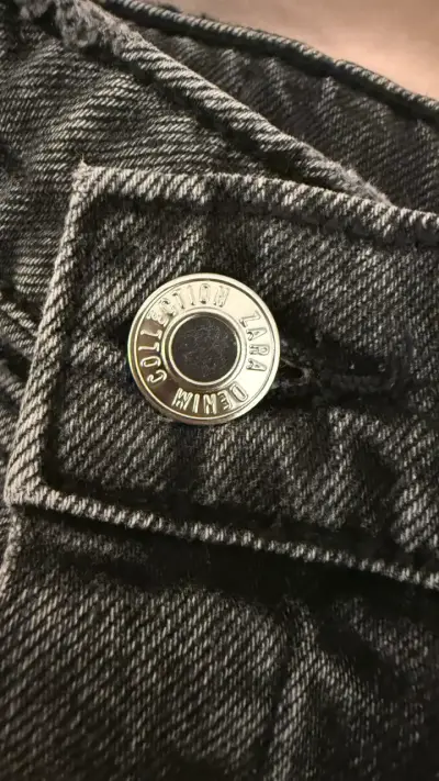 Falda short de mezclilla Zara negra desgastada - miniatura 4