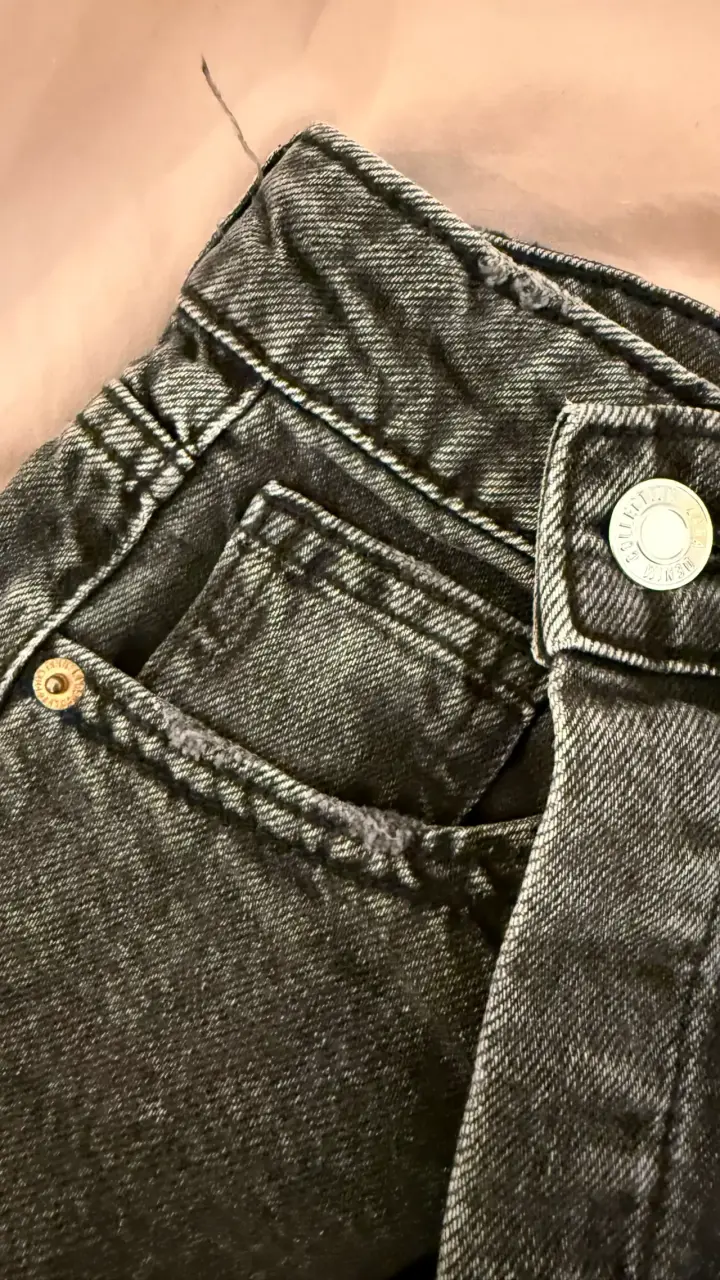 Falda short de mezclilla Zara negra desgastada - 5