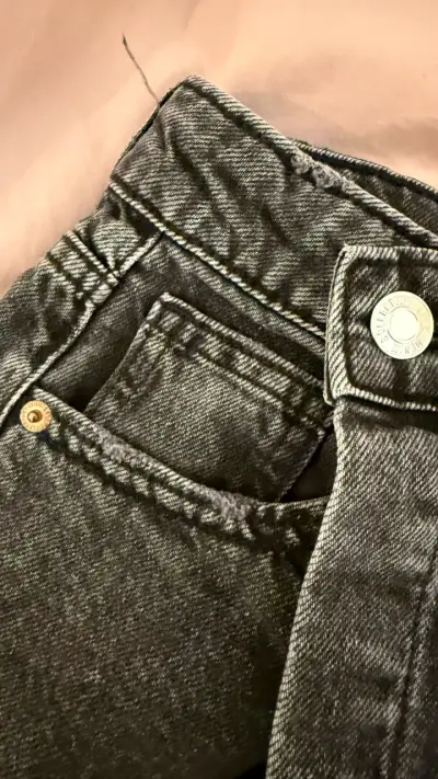 Falda short de mezclilla Zara negra desgastada - miniatura 5