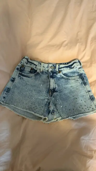 Shorts de mezclilla Zara con tachas decorativas - miniatura 1