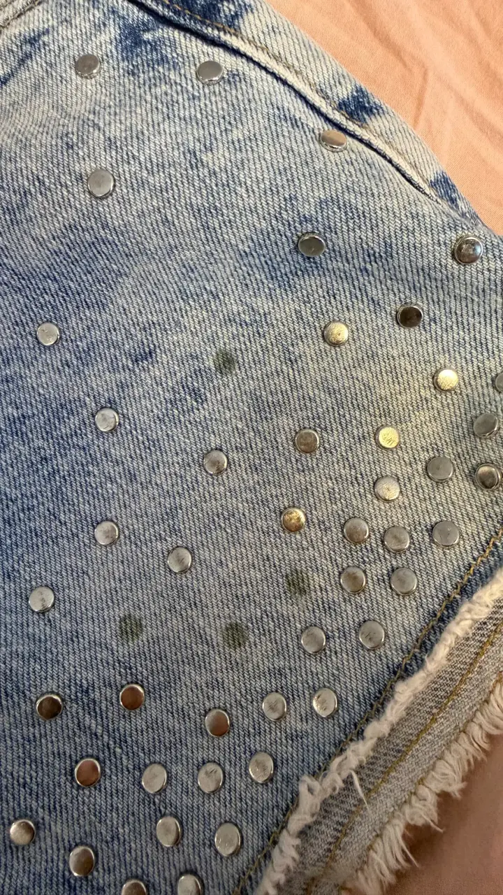 Shorts de mezclilla Zara con tachas decorativas - 4
