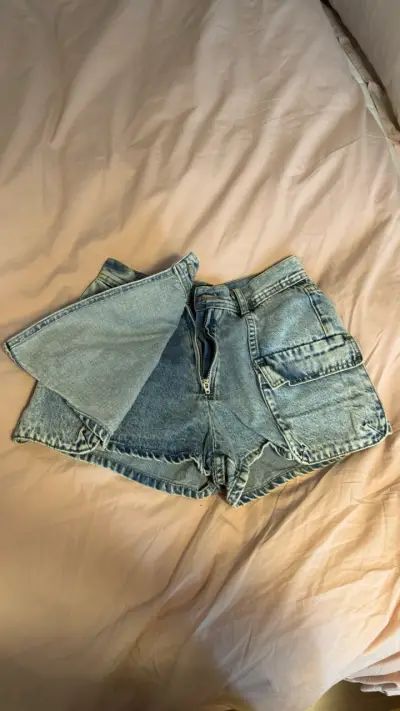 Falda short foster de mezclilla c bolsillos cargo - miniatura 5