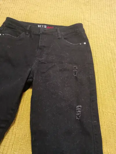 Jeans negros rasgados para mujer - miniatura 1