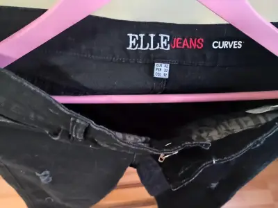 Jeans negros rasgados para mujer - miniatura 3