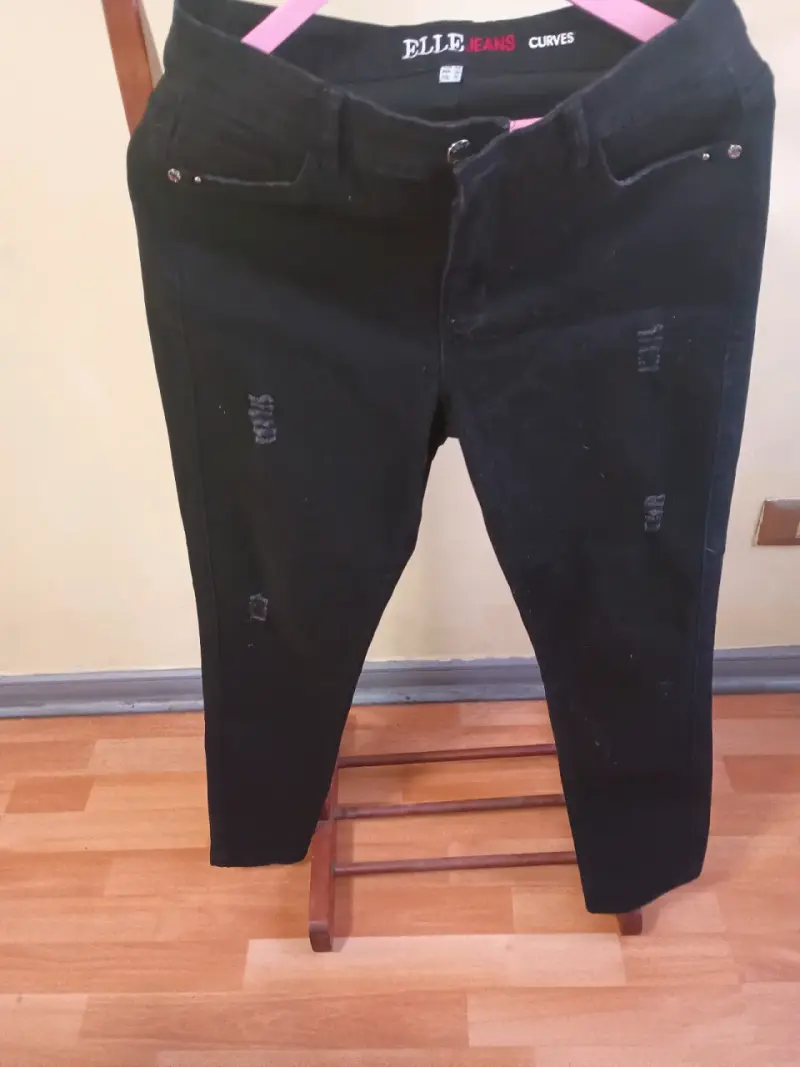 Jeans negros rasgados para mujer - 4