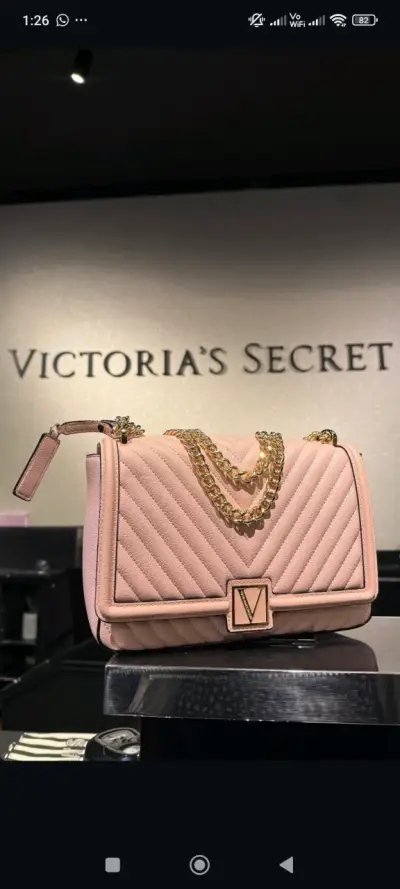 Bolso rosa Victoria's Secret con cadena dorada - miniatura 1