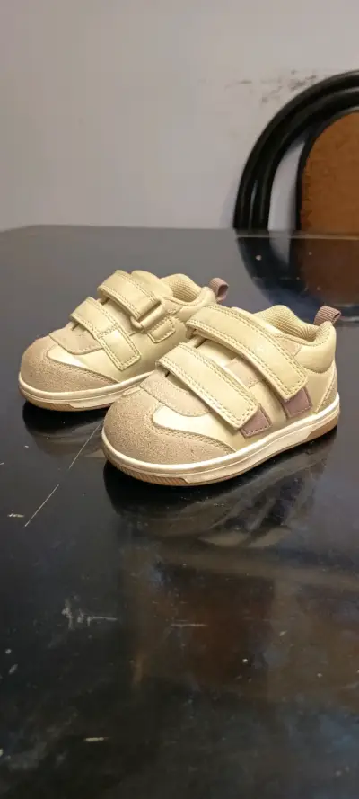 Zapatillas beige y lila para niñas con velcro - miniatura 1