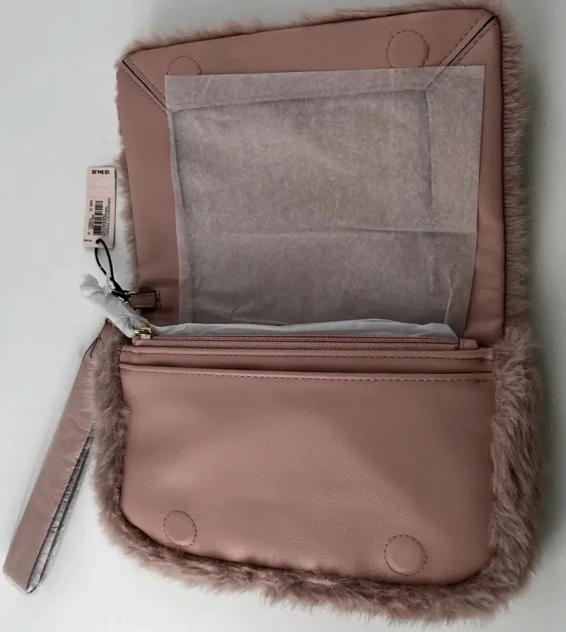 Cartera de mano peluda color rosadoaplomado - 2