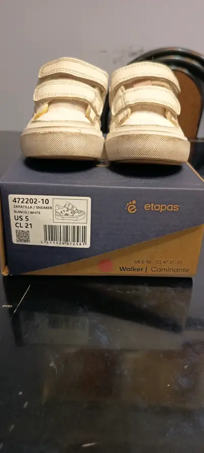 Zapatillas de bebé blanca con flores con velcro - miniatura 3